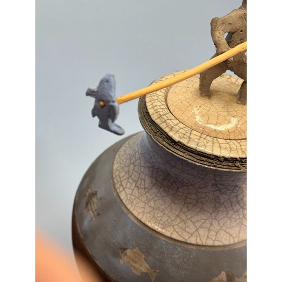 Signed Raku Tribal Pottery Sculpture Jar Spear & Fish Motif By Dickason 1993 - Picture 12 of 13